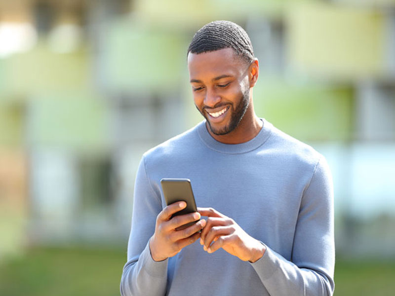 Future student applying to FAMU on cellphone